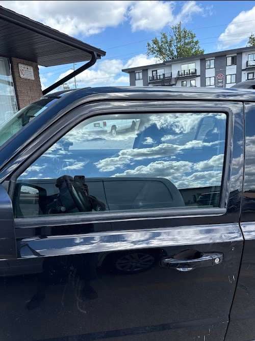 Image of B’s AutoGlass LLC